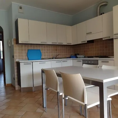 Bilocale Sul Lungolago Con Parco, Piscina E Terrazza *