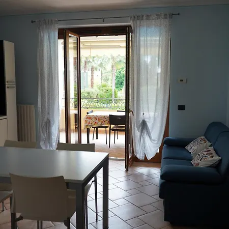 Bilocale Sul Lungolago Con Parco, Piscina E Terrazza Apartment