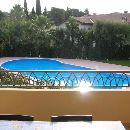 Bilocale Sul Lungolago Con Parco, Piscina E Terrazza *