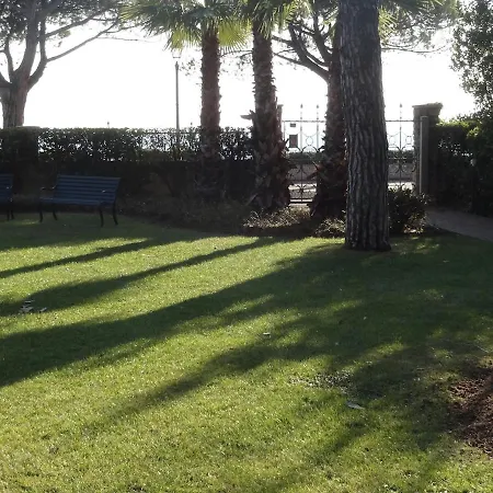 Bilocale Sul Lungolago Con Parco, Piscina E Terrazza Apartment *