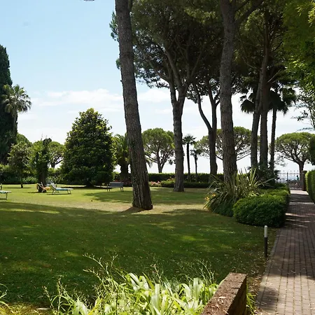 Bilocale Sul Lungolago Con Parco, Piscina E Terrazza Toscolano-Maderno