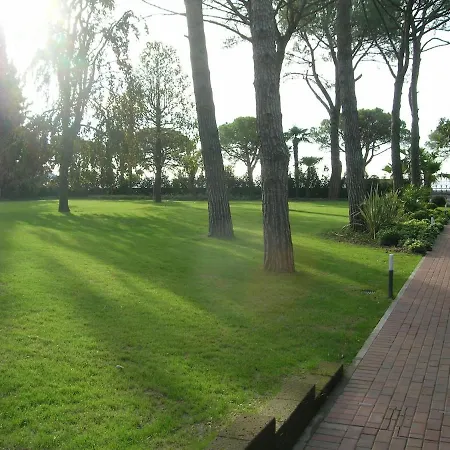 Bilocale Sul Lungolago Con Parco, Piscina E Terrazza
