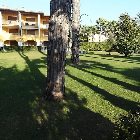 Bilocale Sul Lungolago Con Parco, Piscina E Terrazza Apartment