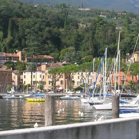 Bilocale Sul Lungolago Con Parco, Piscina E Terrazza *