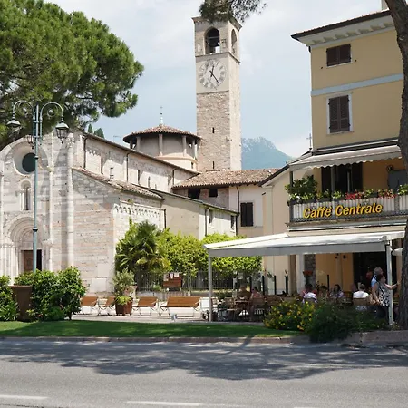 Bilocale Sul Lungolago Con Parco, Piscina E Terrazza Apartament *